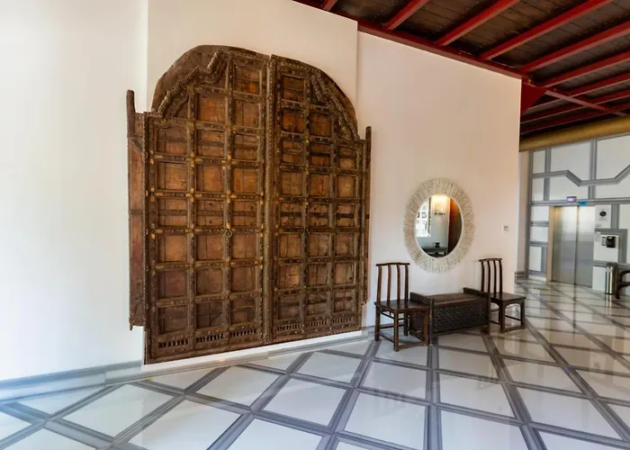 Hillstone & מלון 5*