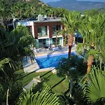 Hillstone & Ξενοδοχείο 5*