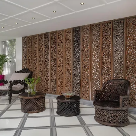 Hotel Hillstone &